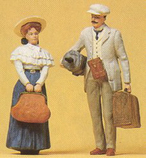 Preiser 45052 G Travelling Couple Figures (Set of 2)