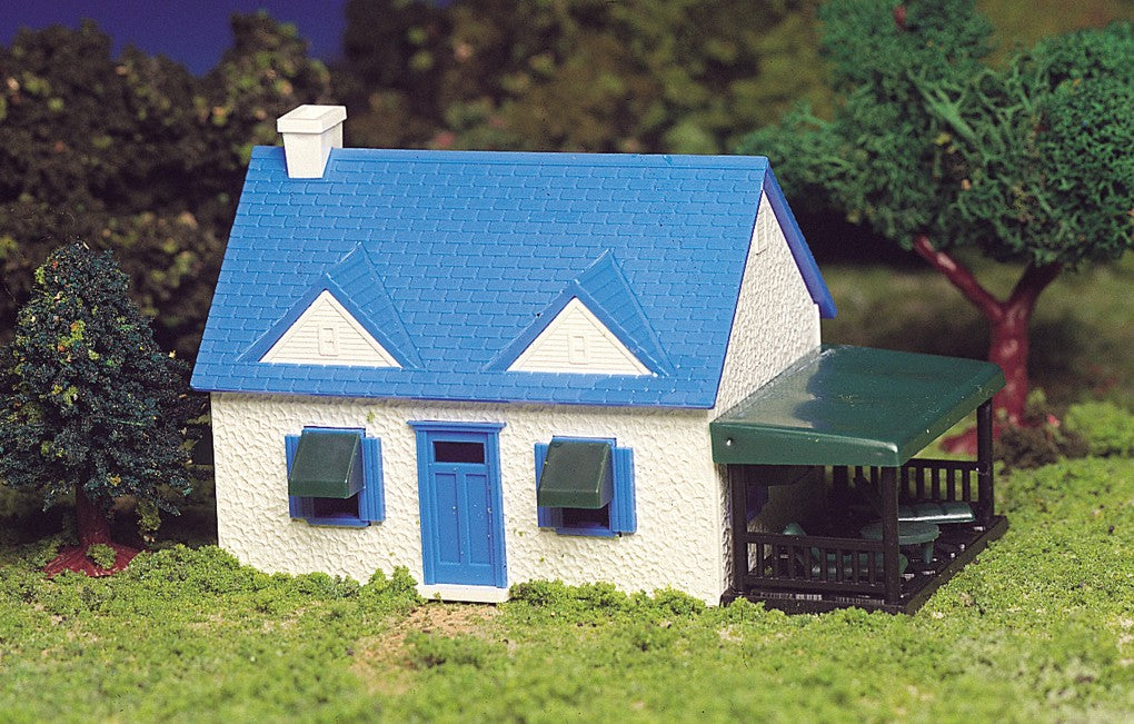 Bachmann 45131 HO Plasticville Cape Cod House Classic Kit