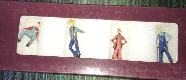Railroad Ave Enterprises 4 HO Figure Pack (Set of 4)