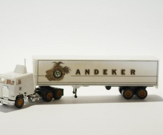 Herpa 953232 HO Andeker Beer Freightliner 86' Cabover
