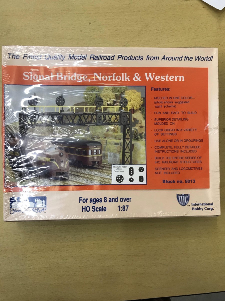 IHC 5013 HO Signal Bridge, Norfolk & Western Plastic Building Kit