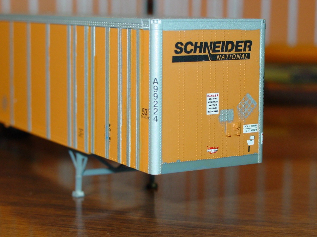 A-Line 50550 HO Schneider 53' Plate Trailer Kit with Decals