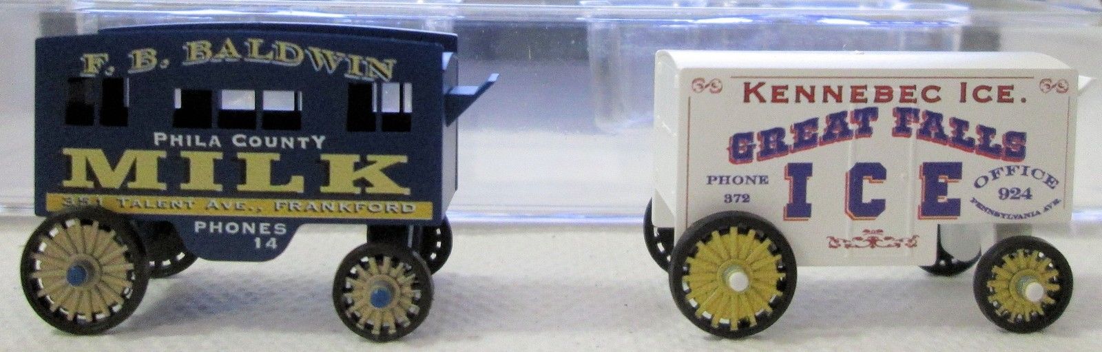 Micro-Trains 47000219 N Baldwin Milk & Kennebec Ice Vintage Wagons (Set of 2)