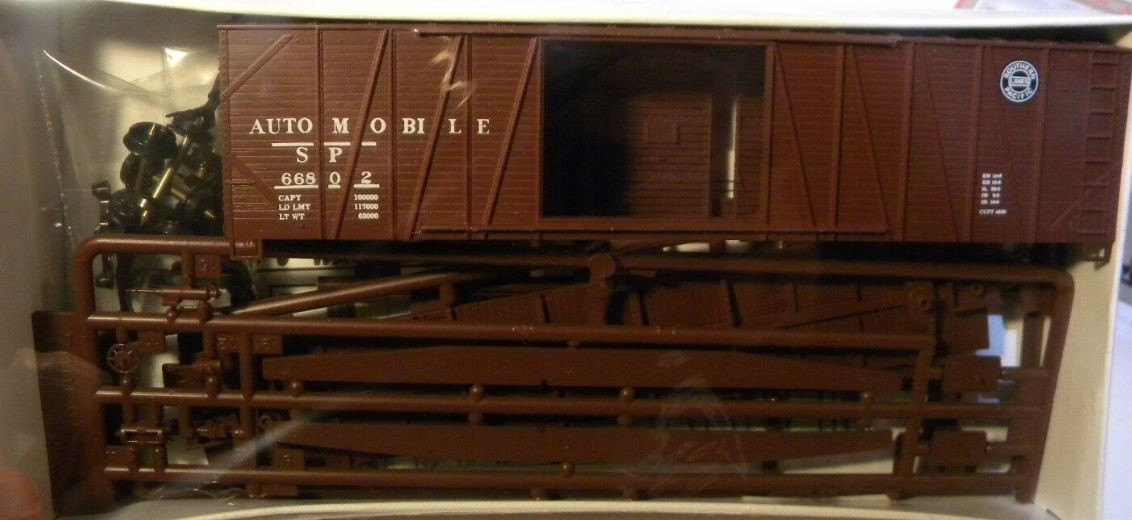 Walthers 932-5855 HO Souther Pacific 50' DD OB Auto Boxcar Kit #66802