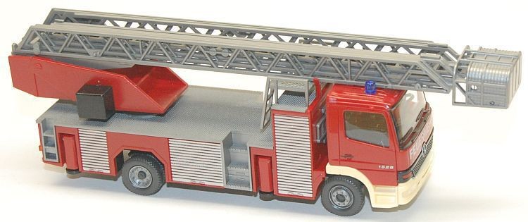 Wiking 6170135 HO Mercedes-Benz Atego DLK 23-12 Fire Truck