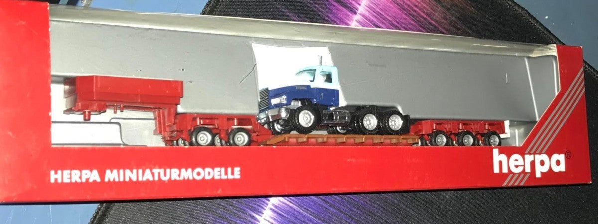 Herpa 6260 HO Short Mack Truck with Heavy Equipment Trailer