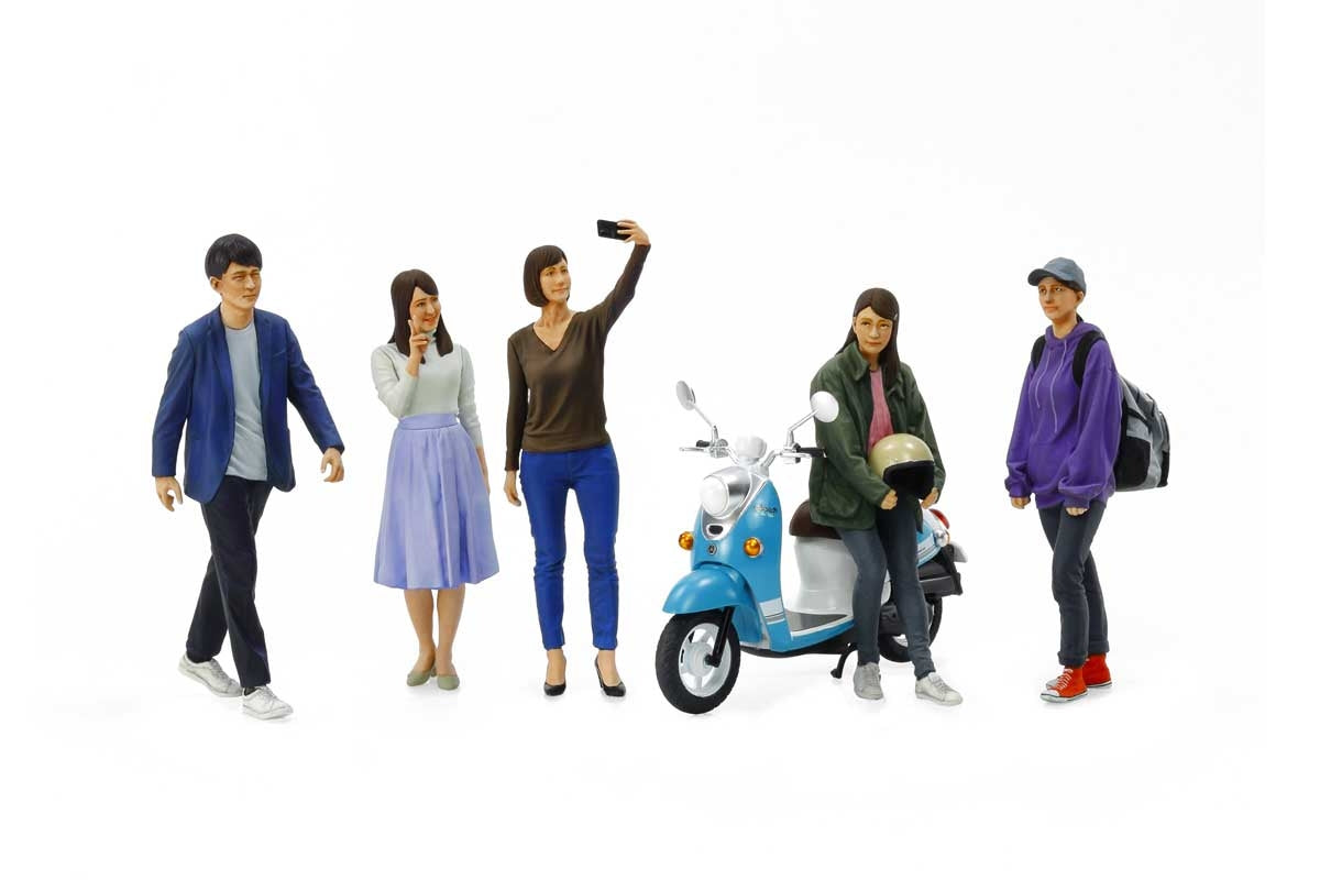 Tamiya 24356 1:24 Campus Friends Figures (Set of 5)