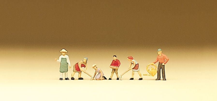 Preiser 79046 N Gardeners with Tools Figures (Set of 6)