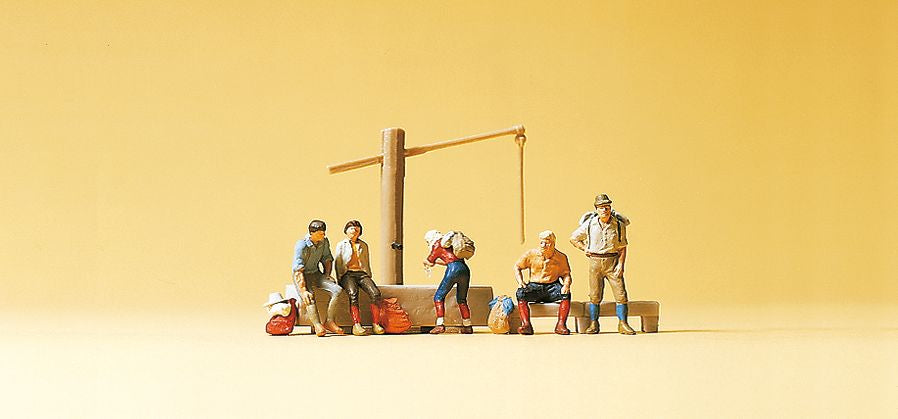 Preiser 79161 N People Resting By Village Fountain Figures (Set of 5)