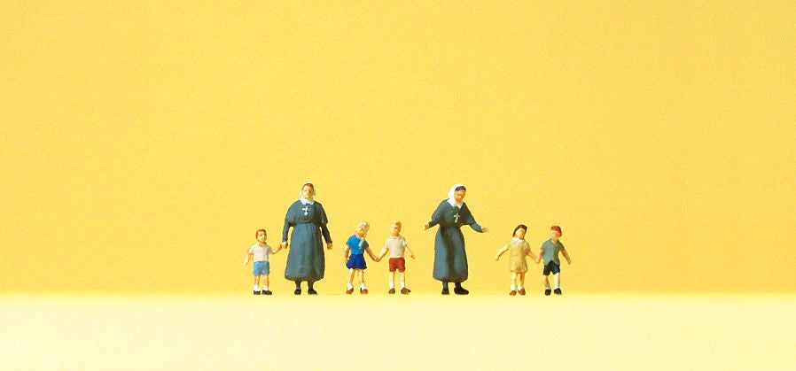 Preiser 79211 N Protestant Sisters with Children Figures (Set of 7)