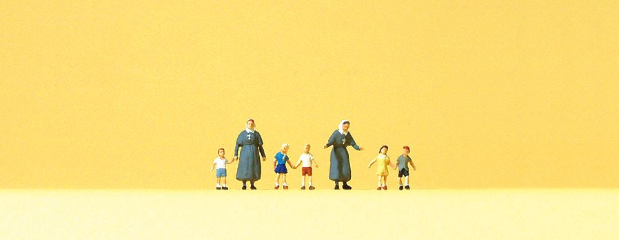 Preiser 88556 Z Protestant Sisters with Children Figures (Set of 7)