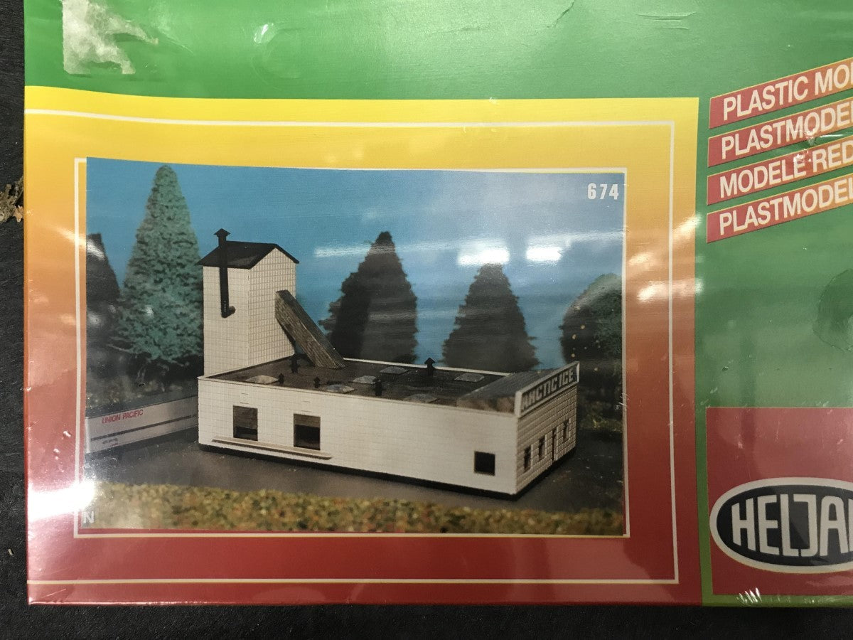 Heljan 674 N Arctic Ice Storage Plant Building Kit