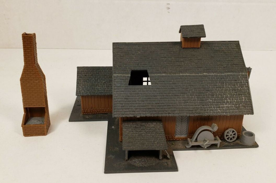 Tyco 7765 HO Village Blacksmith Building Kit