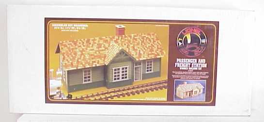 Lionel 8-82107 G Scale Passenger & Freight Station Kit