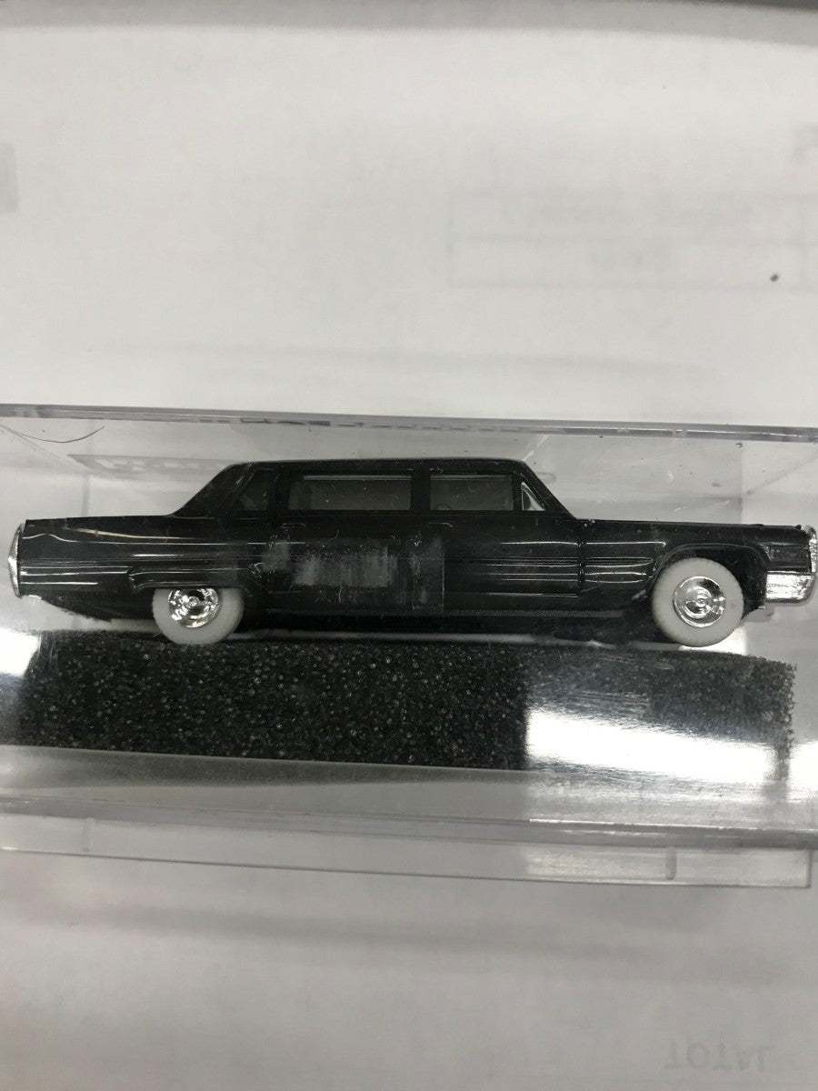 Revell 82805 1:87 Praline Caddy 1970 Limousine DeLuxe Plastic Model Car - Black