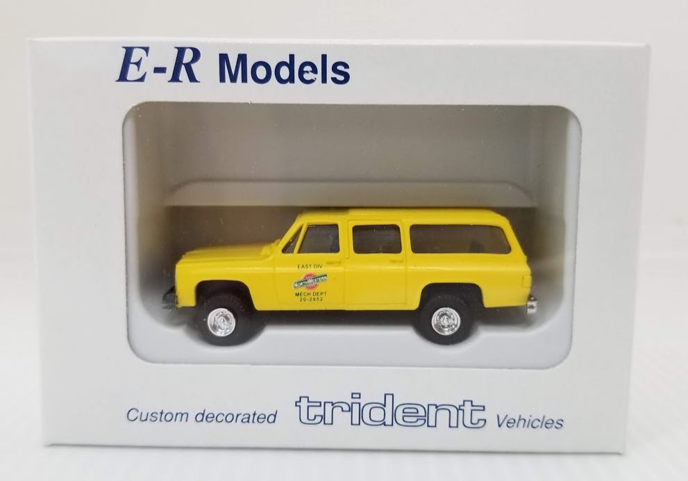 E-R Models 040-90207 HO 1:87 CNW Suburban SUV