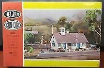 Con-Cor 9036 HO School House with Playground Building Kit