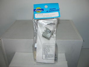 Athearn 5502 HO Freightliner Tractor REA Express Kit