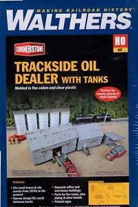 Walthers 933-4059 HO Trackside Oil Dealer With Storage Tanks Kit