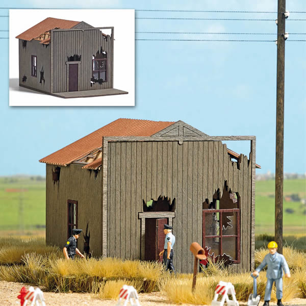Busch 9718 HO Delapidated House Kit