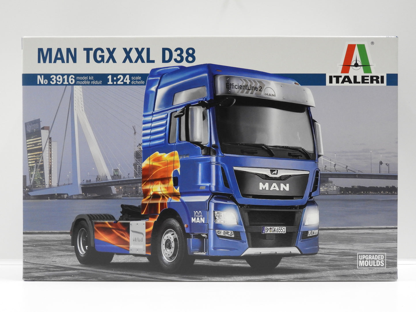 Italeri 3916 1:24 Man TGX XXL D38 Truck Plastic Model Kit