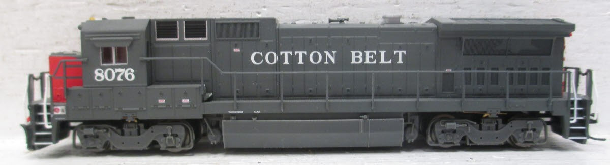 Atlas 48722 N Cotton Belt Dash 8-40B Diesel Locomotive Standard DC #8076