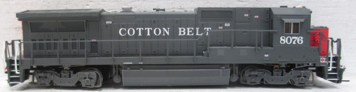 Atlas 48722 N Cotton Belt Dash 8-40B Diesel Locomotive Standard DC #8076