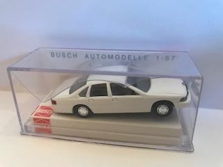 Busch 47601 HO White 1995 Chevrolet Caprice Class
