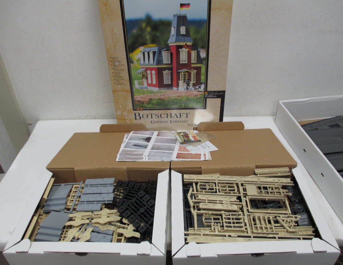 Piko 62054 German Embassy Building Kit