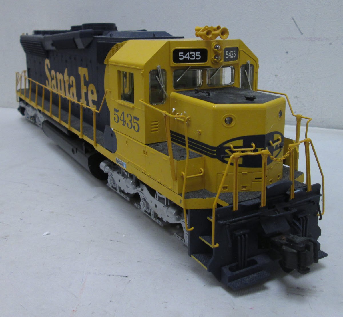 Aristo-Craft 22403 Santa Fe SD-45 Diesel Locomotive #5576