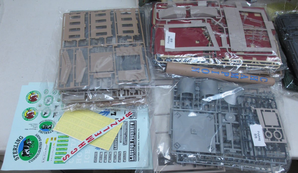 Walthers 933-3799 HO Scale Sterling Consolidated Dairy 5-Complete Structure Kit