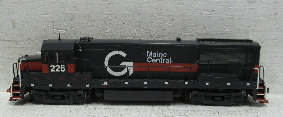 Bowser 691-23110 HO Scale Maine Central GE U-25B Diesel Locomotive #226