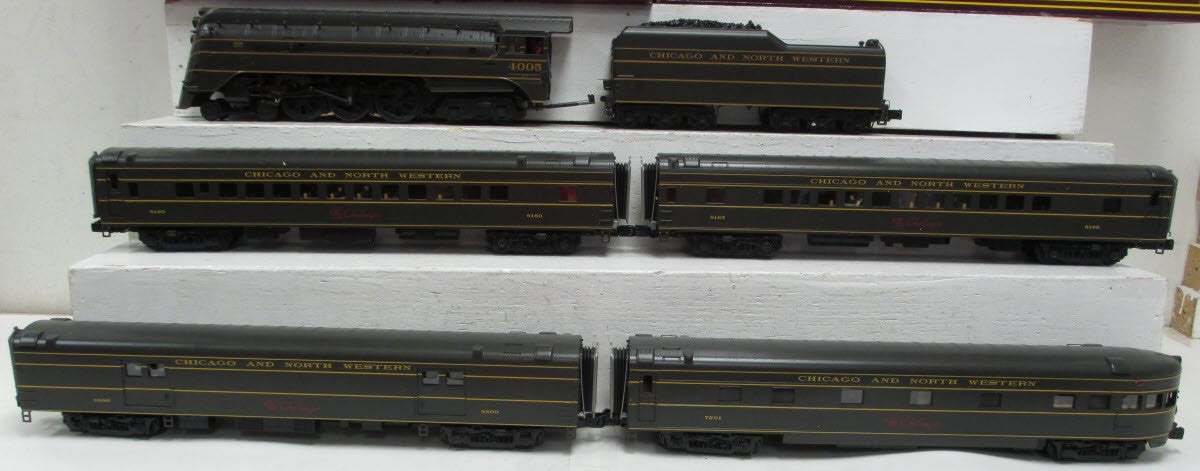 MTH 20-3325-1 Chicago & North Western E-4 O Gauge Steam Passenger Train Set