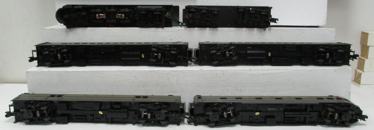 MTH 20-3325-1 Chicago & North Western E-4 O Gauge Steam Passenger Train Set