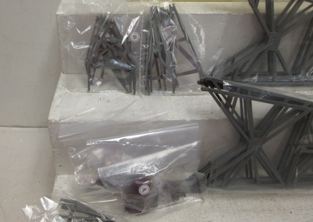 Aristo-Craft 7114 G Scale Power Transmission Tower Kit