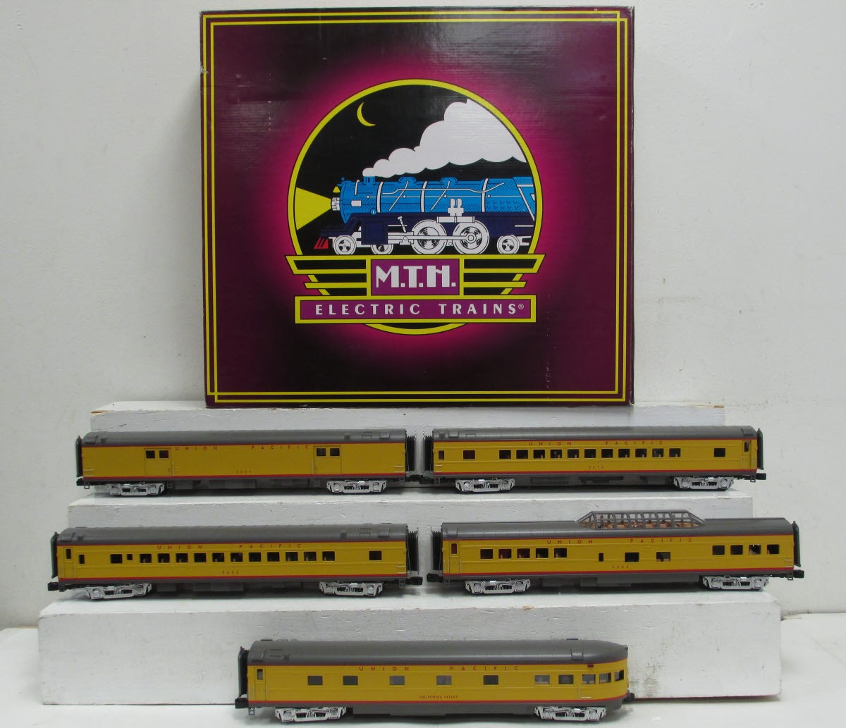 MTH 20-65246 O Union Pacific 70' Streamlined ABS Passenger Car Set (Set of 5)