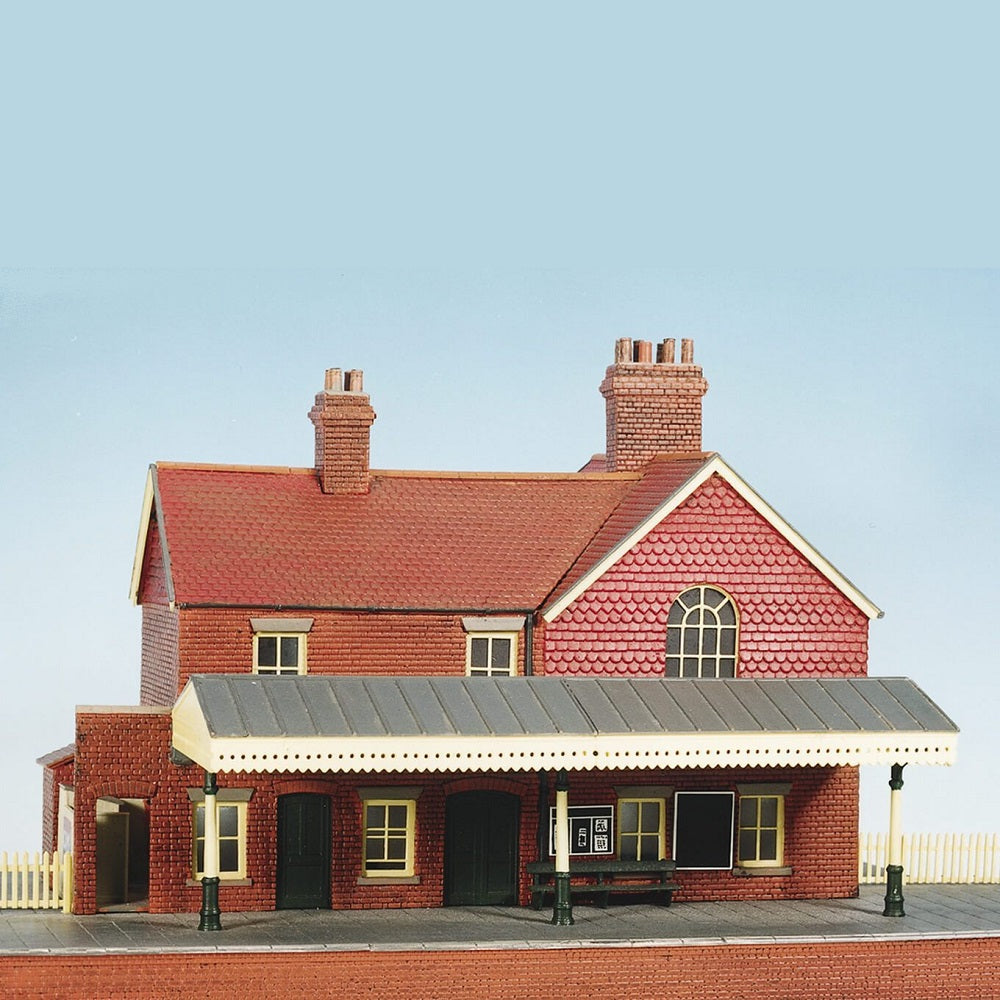 Wills Kits CK16 HO/OO Brick Country Station with Platform Building Kit