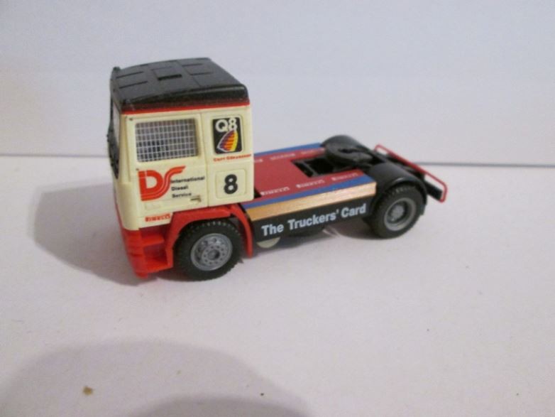 Albedo 600109 International Diesel Service Race Truck #8