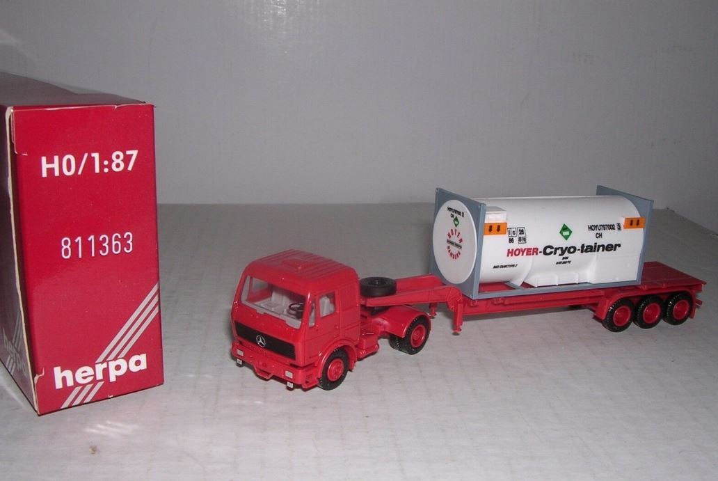 Herpa 811363 HO Mercedes-Benz Container Transport 