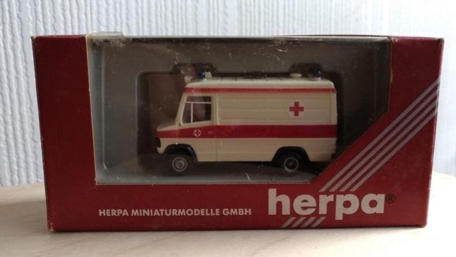 Herpa 041218 HO Mercedes-Benz Ambulance Truck