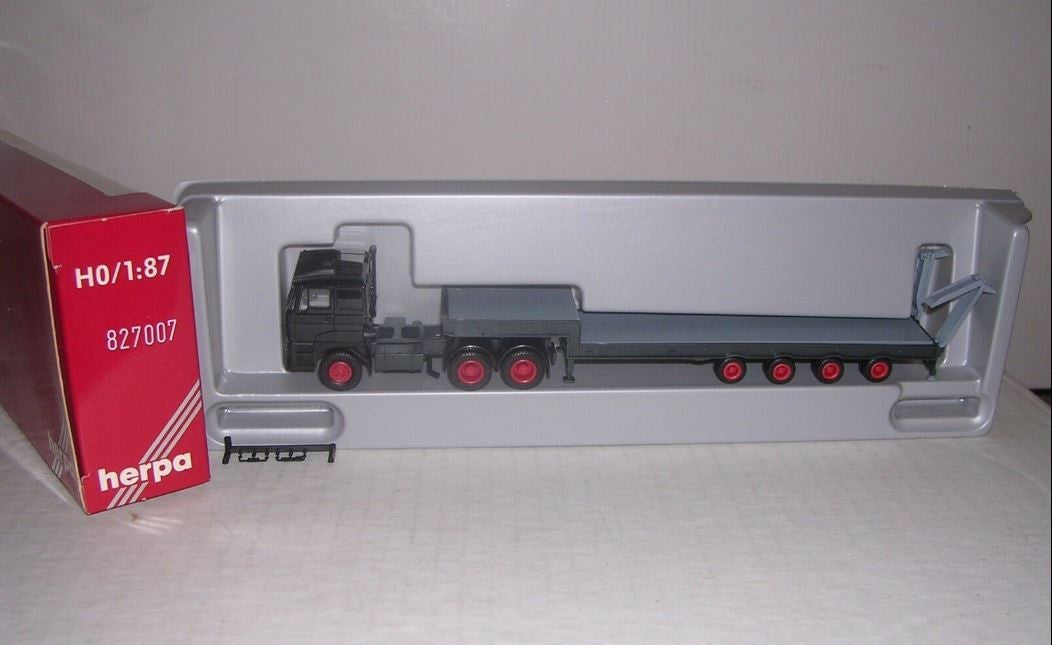 Herpa 827007 HO DAF 10-Wheel Cab with Low Bed 4-Axle Trailer Black & Red