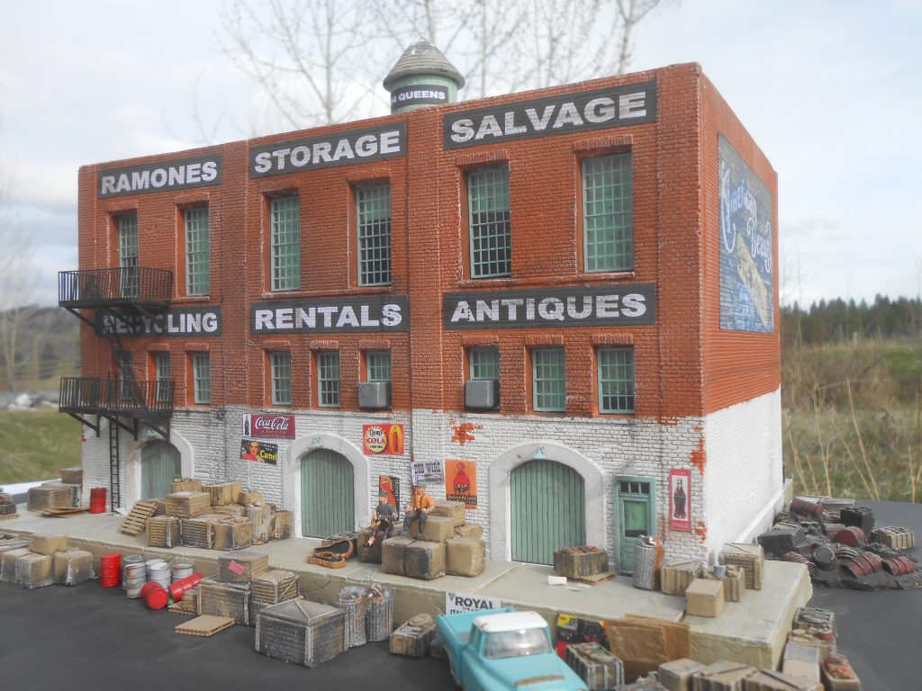 Downtown Deco 1073 HO Ramones Storage & Salvage Hydrocal Building Kit