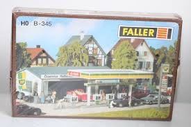 Faller B-345 HO Petrol Station with Service Bay Building Kit