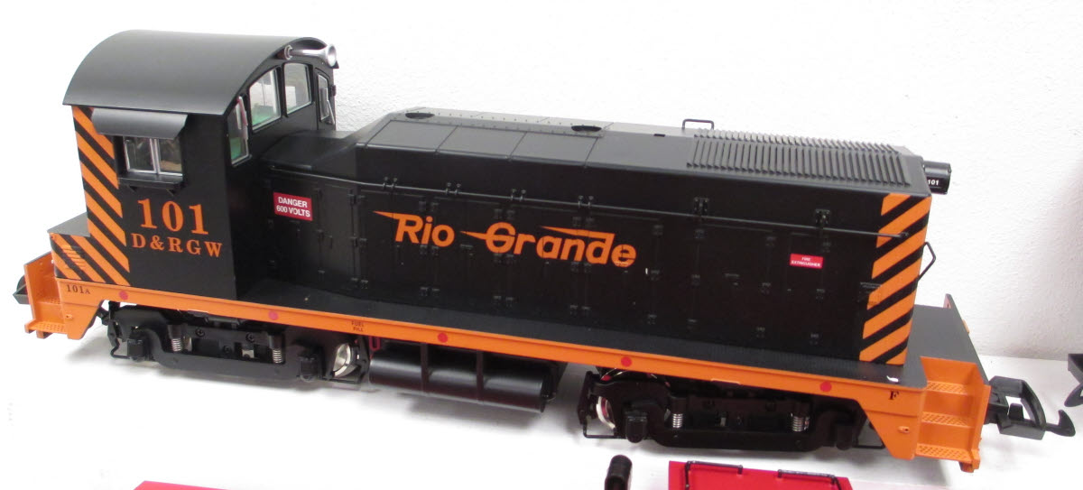USA Trains R72300 G Denver & Rio Grande Western NW-2 Train Starter Set