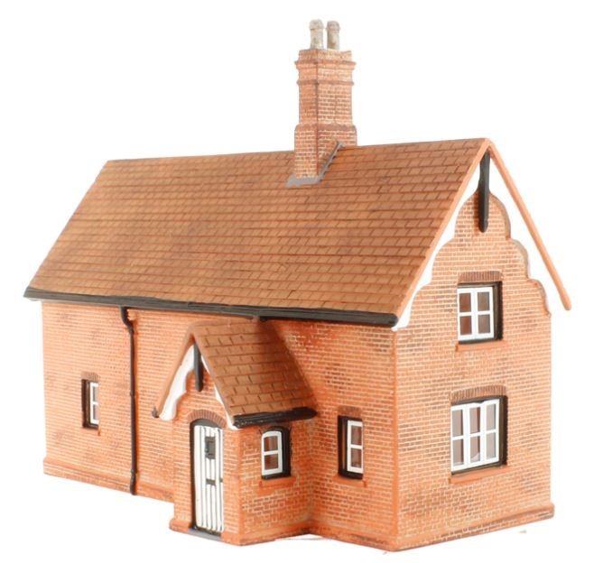 Hornby R9805 OO Scale Garden Cottage Pre Decorated Cast Resin Built Up