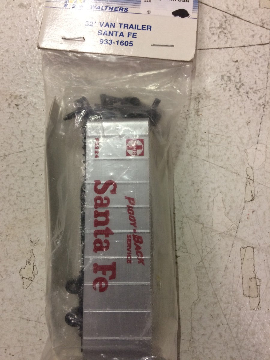 Walthers 933-1605 HO AT&SF 32’ Van Trailer Kit