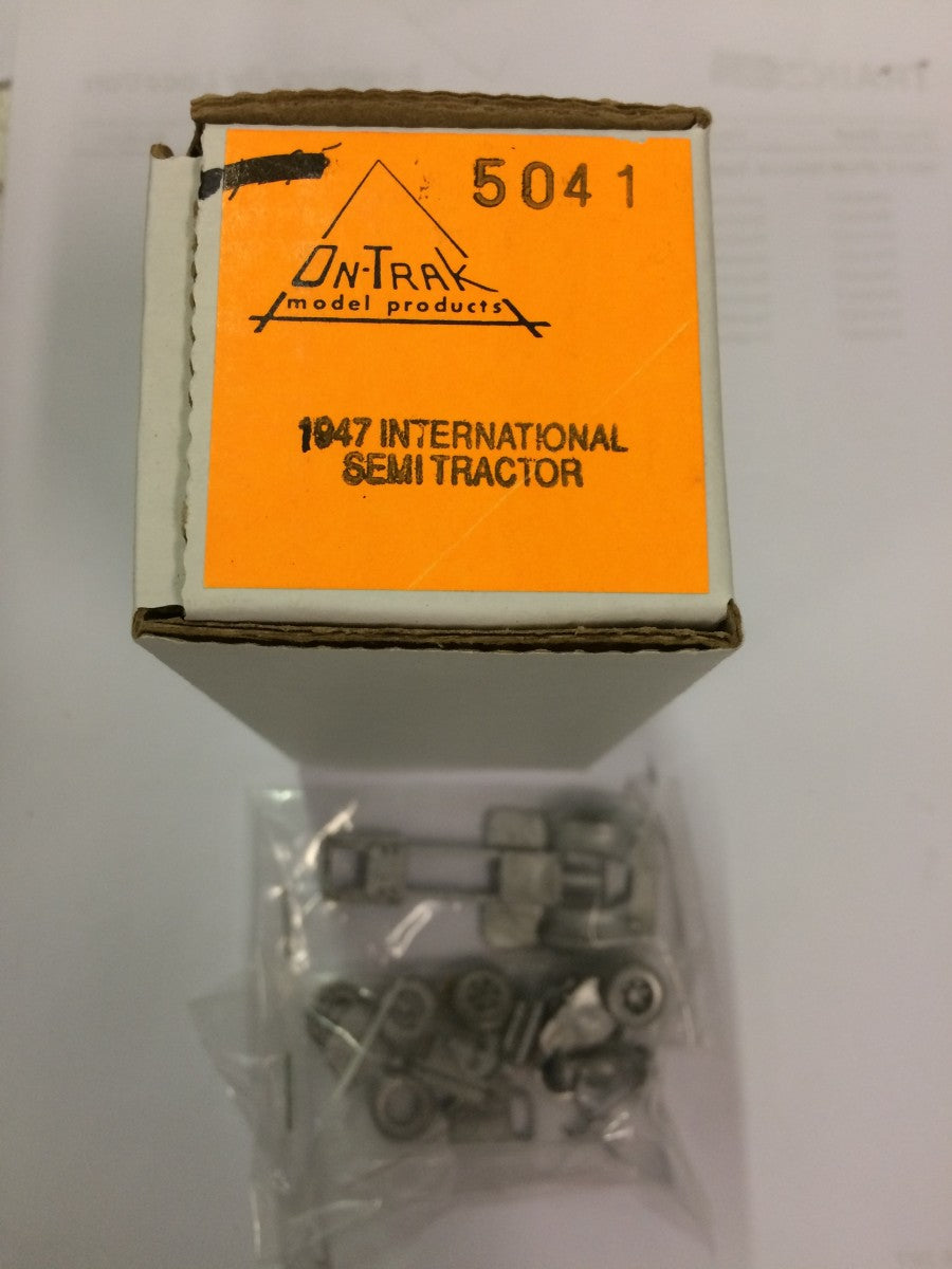 On-Trak 5041 1:87 HO 1947 International KB11 2-Axle Tractor Model Kit