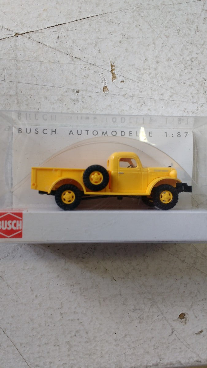 Busch 44000 HO Yellow Dodge Power Wagon