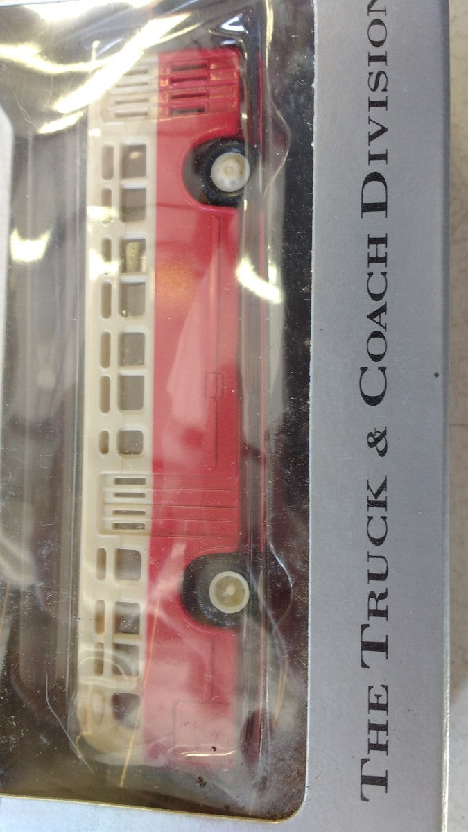 American Precision Models 390002 1:87 Transit Bus GM Red