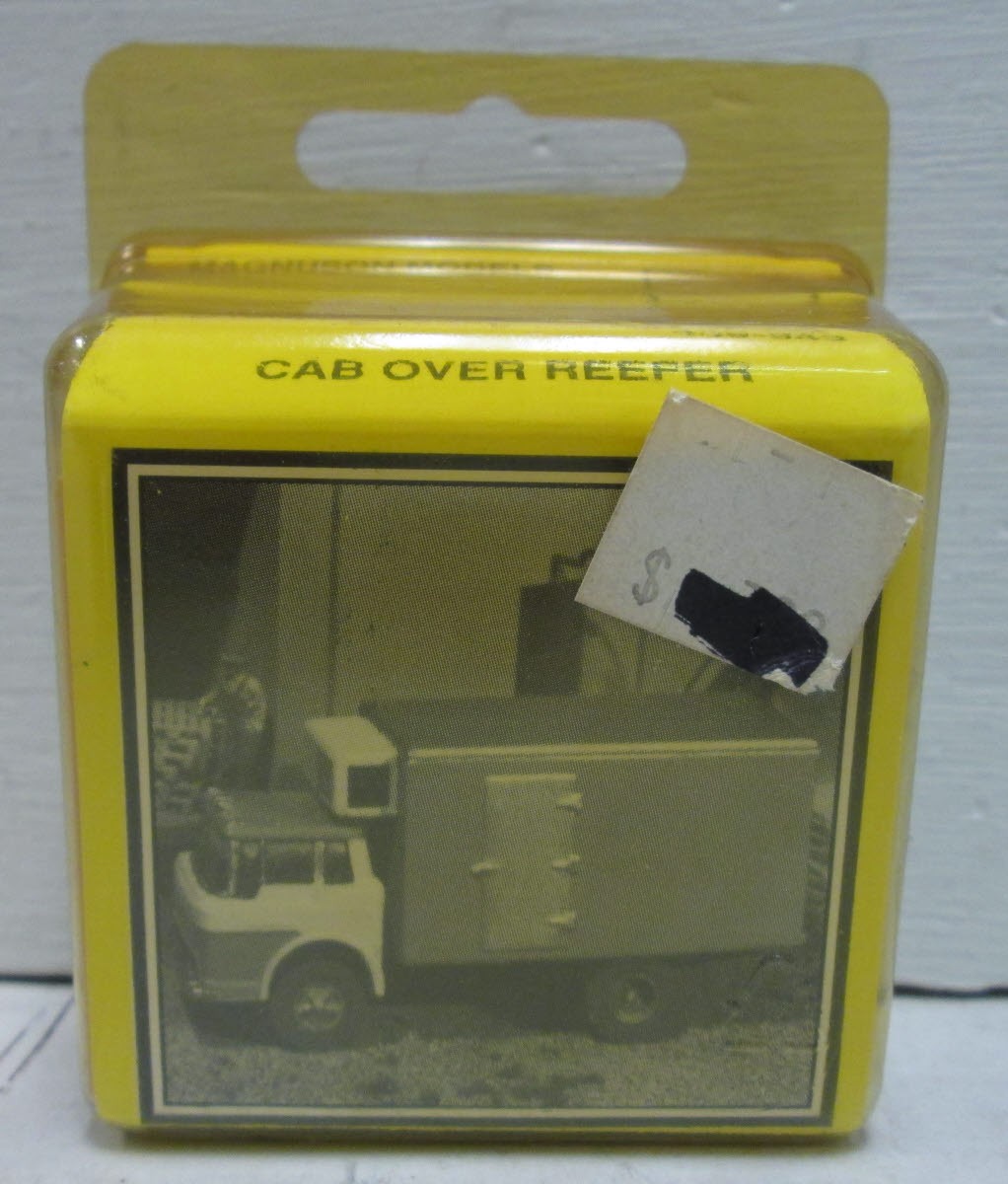 Magnuson Models 439-943 HO Cab Over Reefer Truck Kit